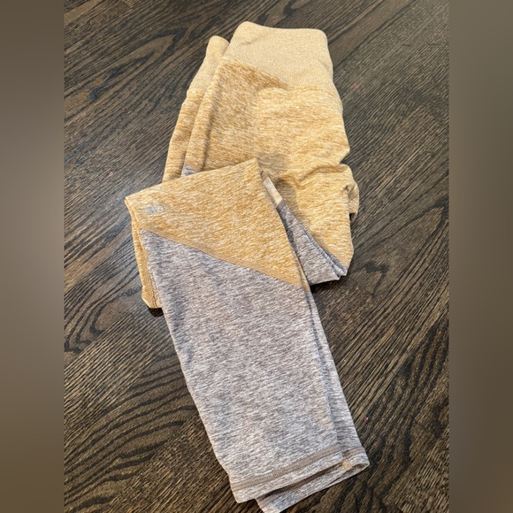Alo • Yoga High Waist Alosoft Sheila Leggings (S) - Picture 3 of 11